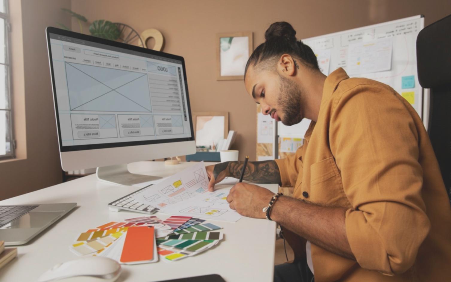 SEO eğitimi sırasında ekran başında çalışma süreci